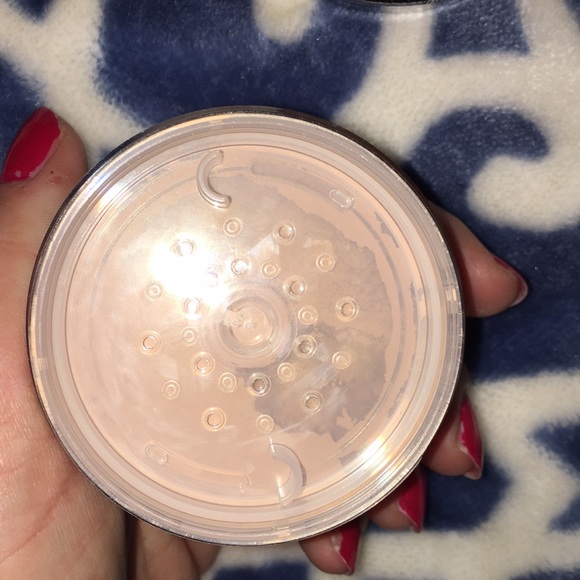 Mary Kay mineral foundation - Picture 2 of 4